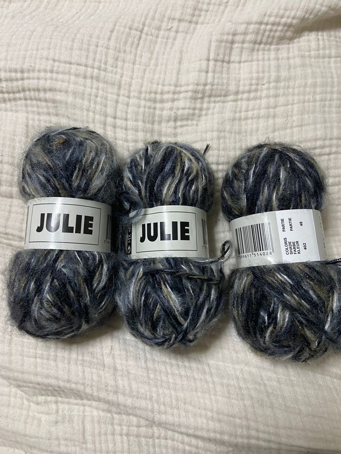 Lot de 3 pelotes de laines neuves - photo numéro 1
