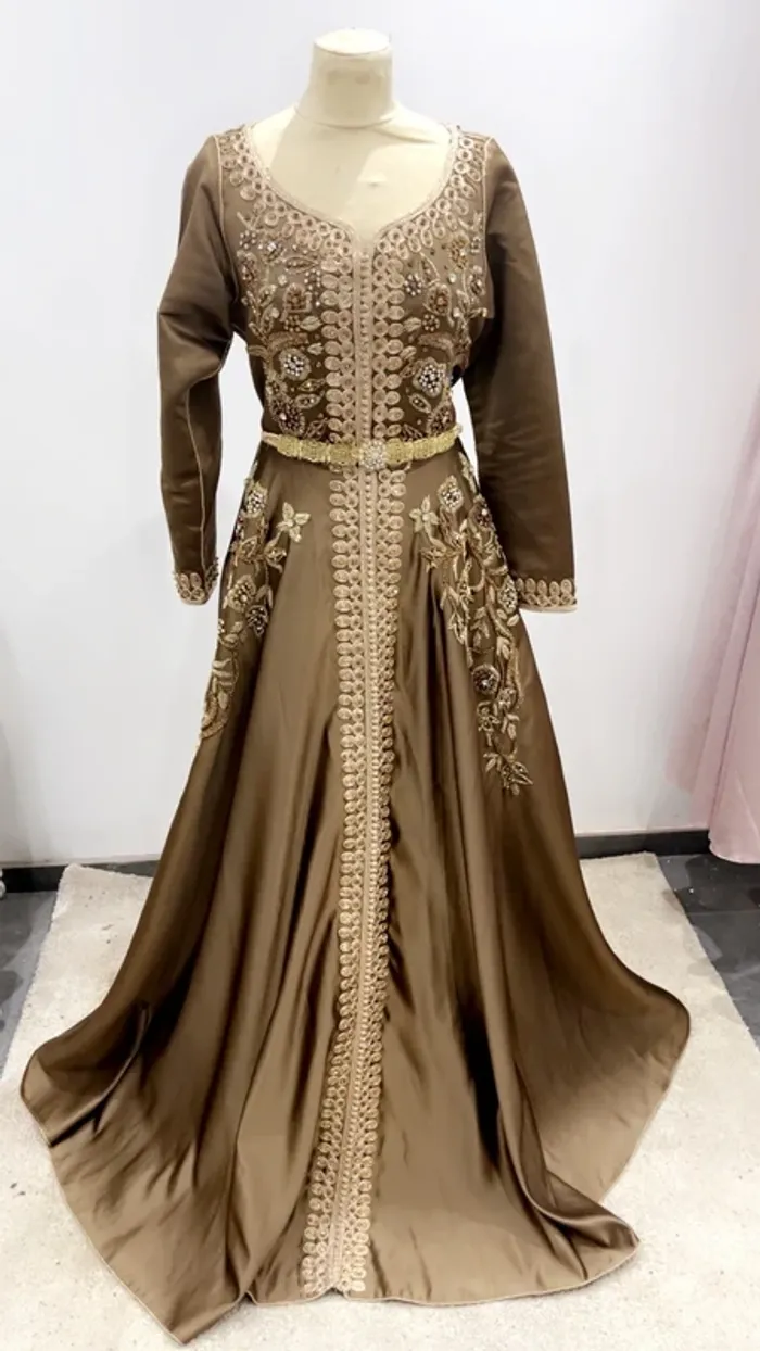 Joli caftan perle - photo numéro 2