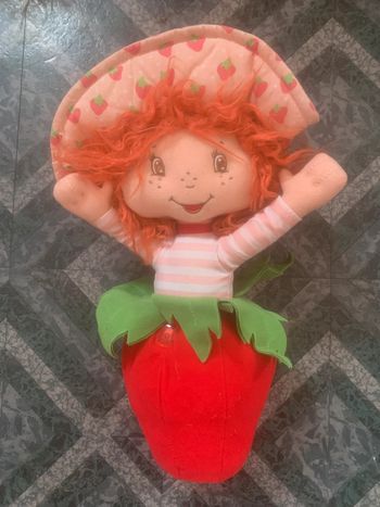Peluche charlotte aux fraises