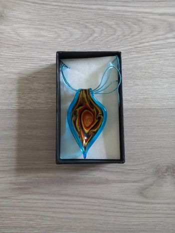 Collier pendentif en verre