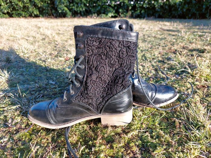 Boots noires dentelle Naf Naf