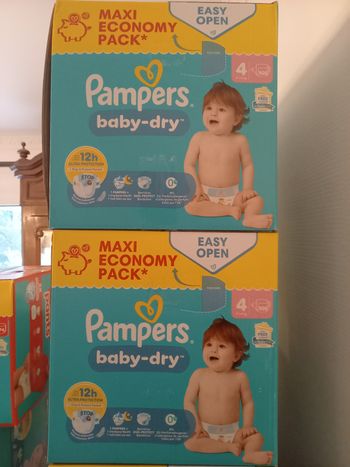 Pampers 108 couches taille 4