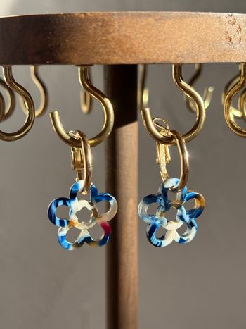 Boucle d’oreille ajouré bleu marron