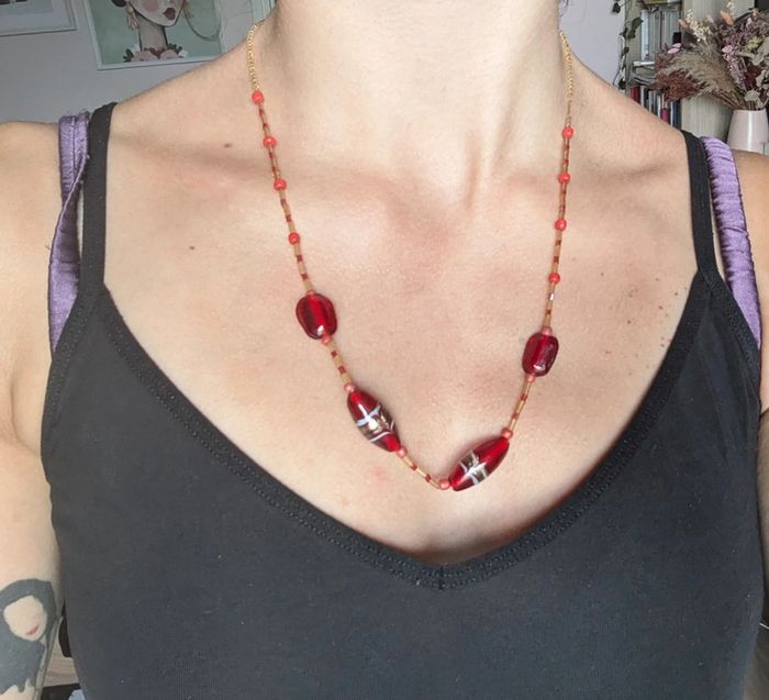 Collier en perles rouges