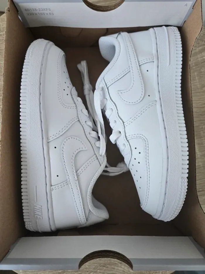 Nike air force 1 taille 28 neuves blanche