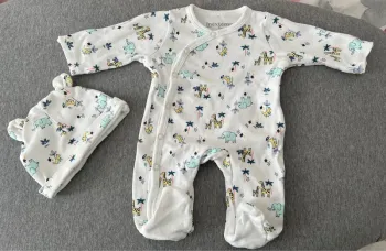 Pyjama + bonnet assorti