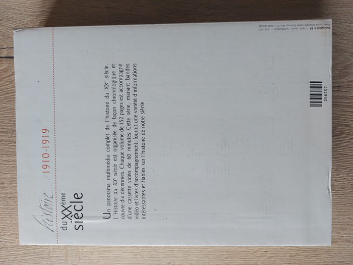 Coffret livre + cassette vidéo Histoire du XXe siècle 1910-1919 - photo numéro 2