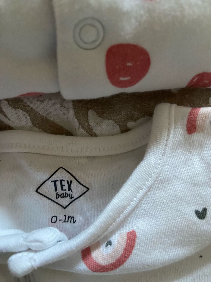 Lot pyjamas 0-1 mois - photo numéro 2