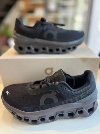 On Running Cloudmonster Black 37