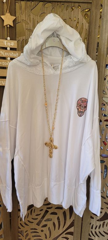 Sweat oversize blanc capuche dentelle tête de mort sequin devant