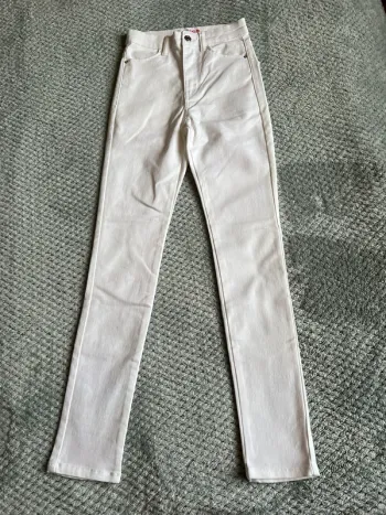 Jolie jean taille haute blanc de Jennyfer