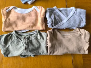 306927 lot de 4 bodies ML garçon 6 mois