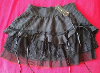 Neuf ! Jupe noire et rayée avec dentelle* Cache-cache