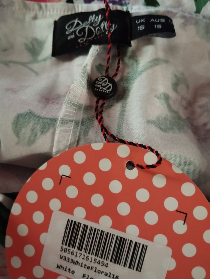 Robe Dolly Dotty neuve a motifs floraux - photo numéro 4