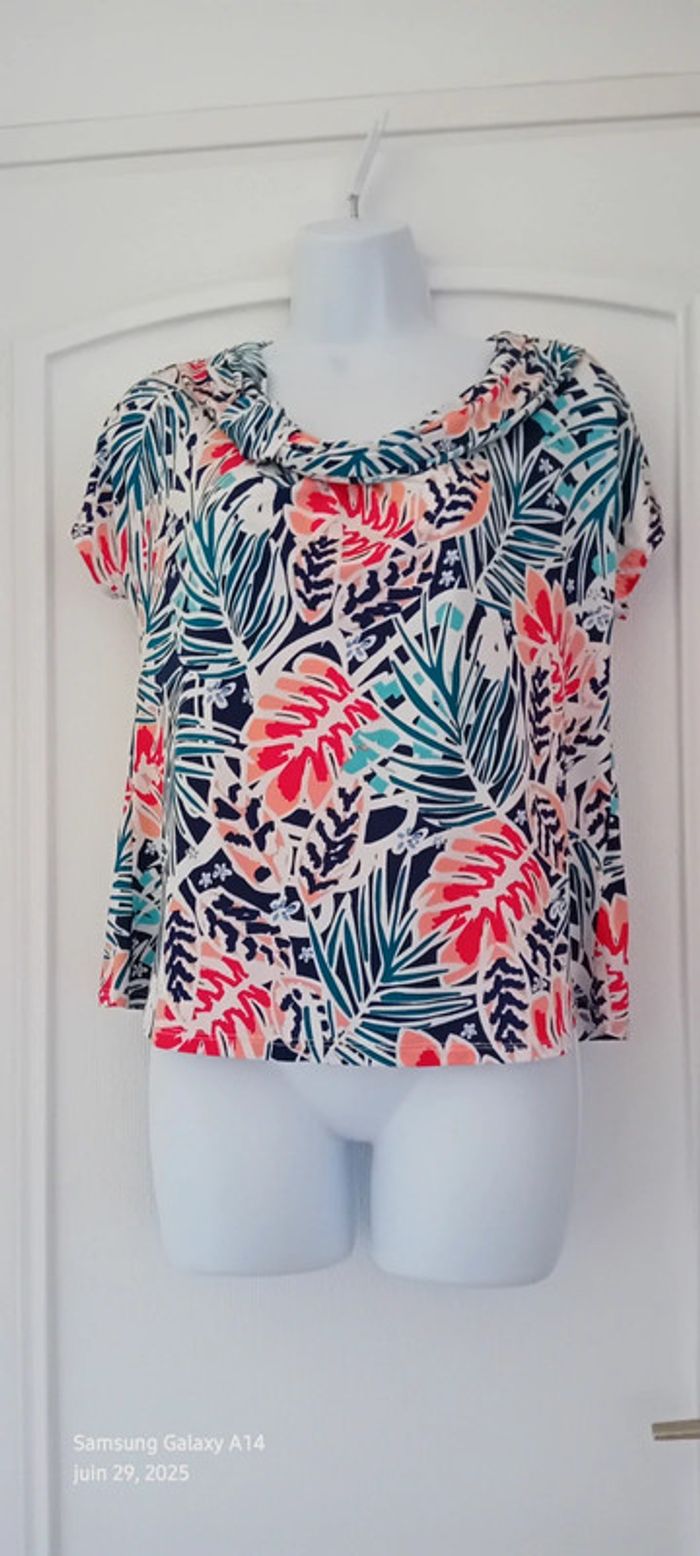 Haut fluide col bénitier imprimé fleurs feuilles tropicales multicolore femme M Riu - photo numéro 3