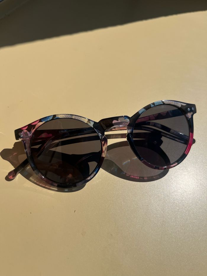 Lunette de soleil - photo numéro 3