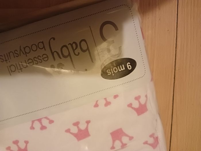 Lot de , 3 bodies manches longues taille 9 mois NEUF - photo numéro 2