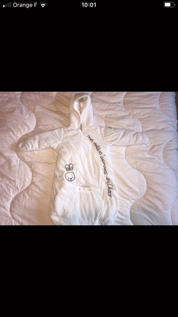 Combi pilote chancelière avec capuche et moufles intégrées.