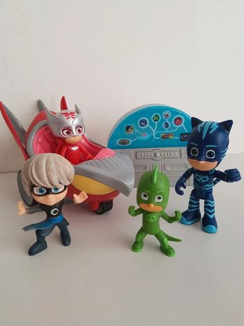 Figurines Pyjamasques et boîtier électronique sons et lumière
