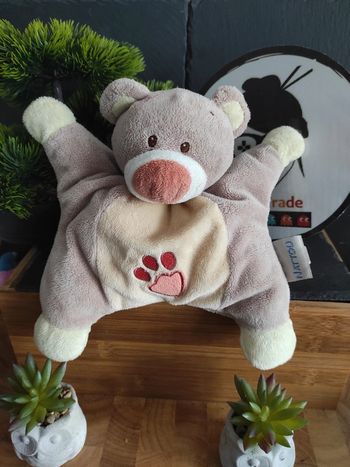 Doudou Coussin Ours POL Empreinte Marron Orange Nattou Grelot #geektradedoudou