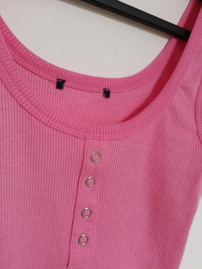 Crop top débardeur rose à boutons vintage - photo numéro 2