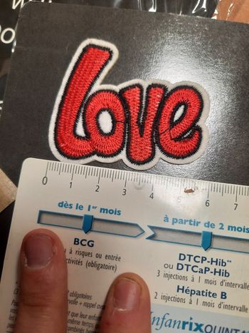 Déco patch fer à repasser thermocollant ecusson  broder love presque 6cm rouge
