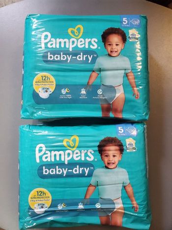 2 paquets de couches Pampers Taille 5, 78 couches.