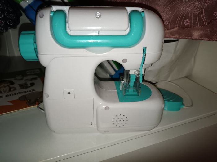 Machine à coudre - photo numéro 3