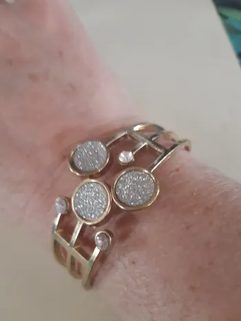 Bracelet fantaisie rigide doré et strass