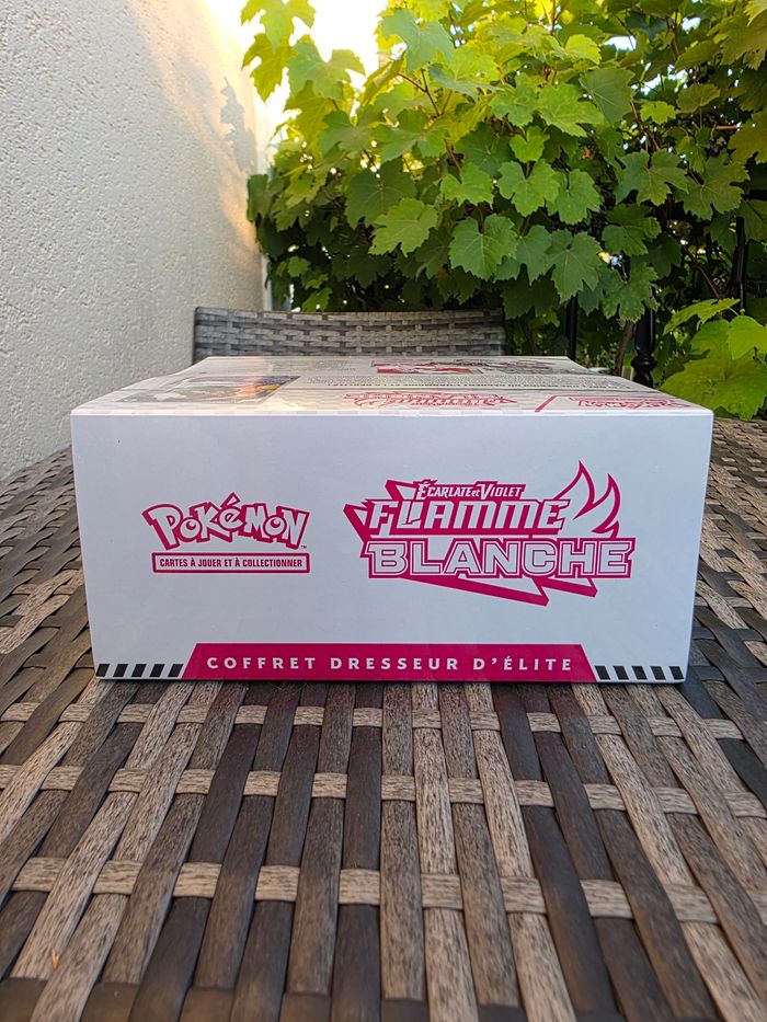 Pokémon: Coffret Dresseur d’élite Écarlate et Violet – Flamme Blanche – Reshiram - photo numéro 5