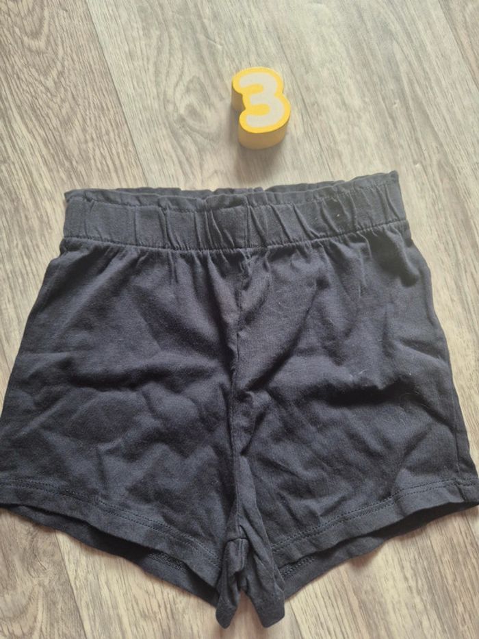 Short fille