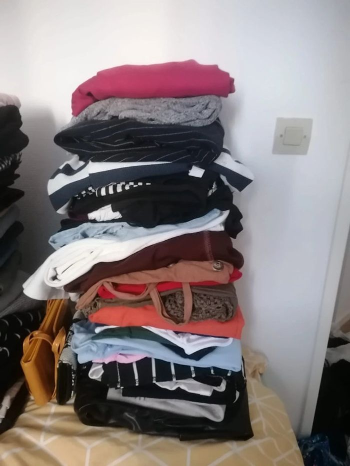 Lot de plus de 100 vêtements de la taille 38 a 42 - photo numéro 2