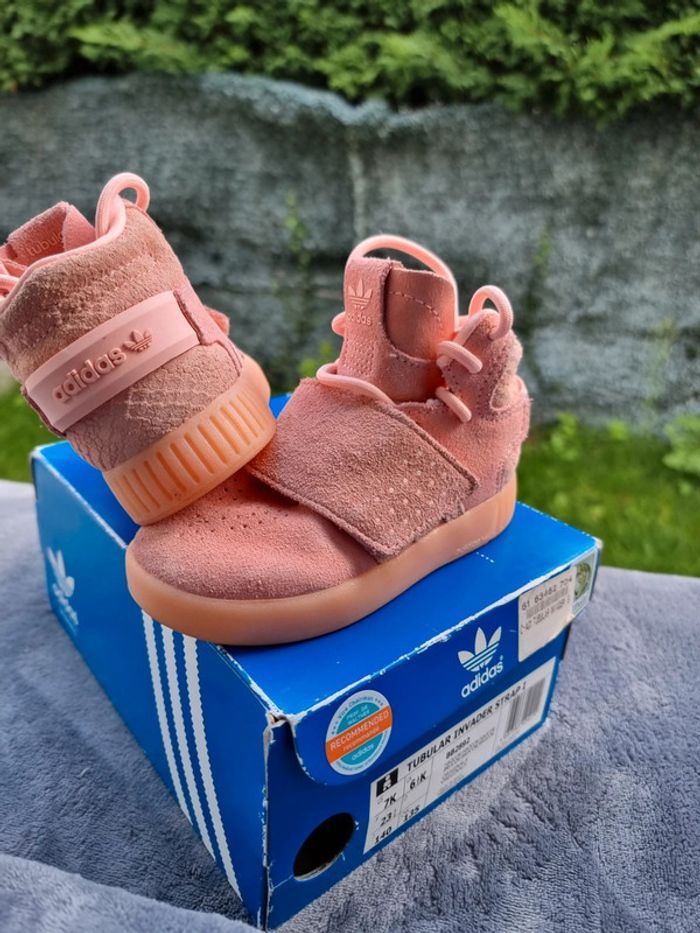 Basket Adidas fille tubular pointure 23,5 très bon état