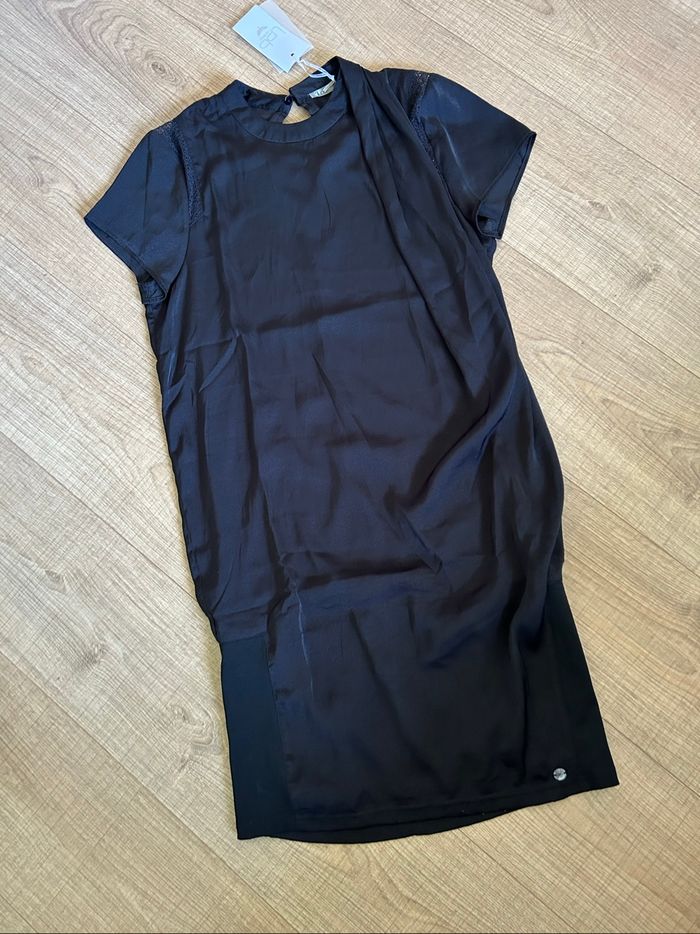 Robe noire satinée neuve à manches courtes LPB Woman taille M - photo numéro 7