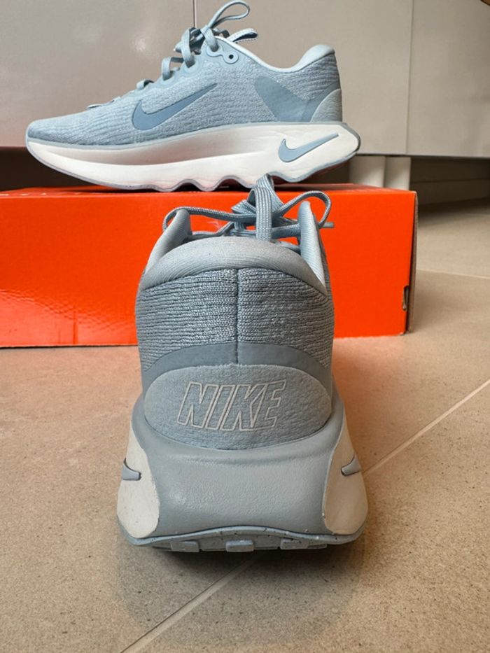 📢 À vendre : Nike Motiva ‘Light Armory Blue Photon Dust’ (DV1238-402) 📢 - photo numéro 6