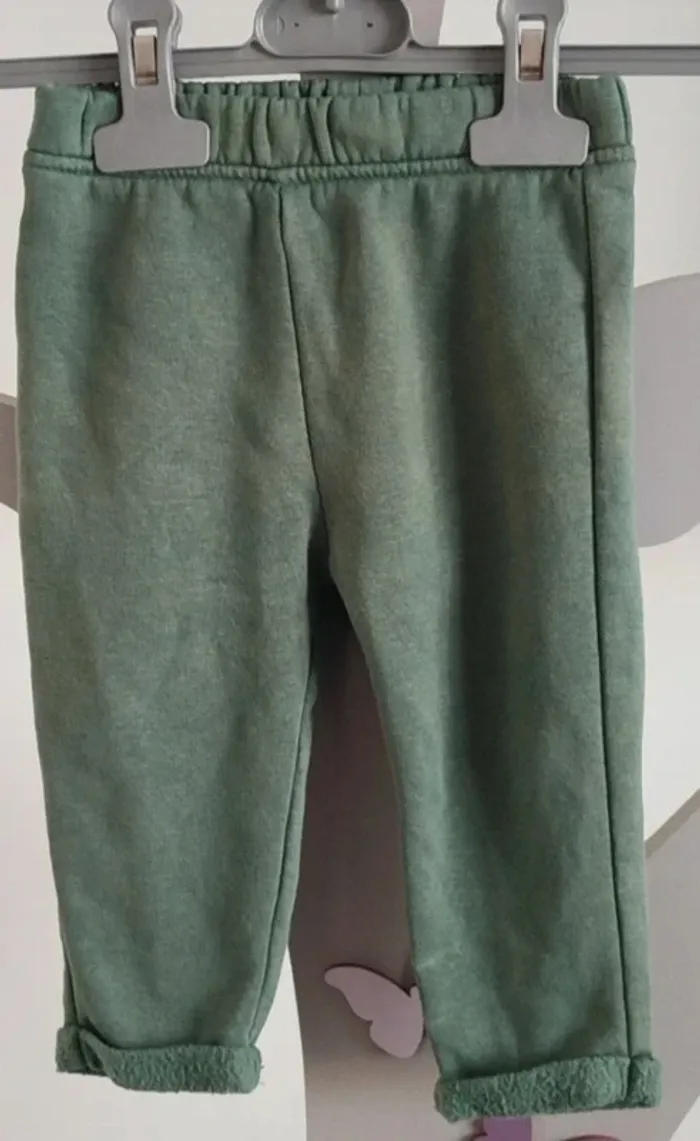 Bas de jogging vert foncé Kiabi taille 12 mois - photo numéro 2