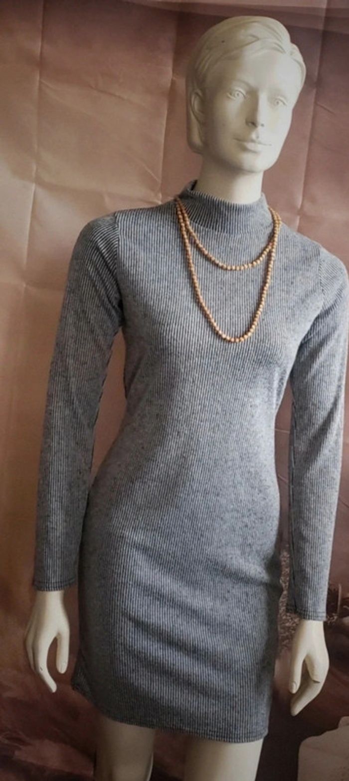 Jolie robe dos nu Isaw It First taille 42