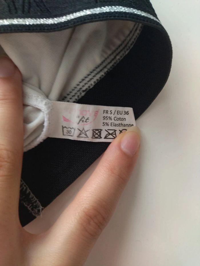 Brassière de sport blanche et noire Taille S - photo numéro 4
