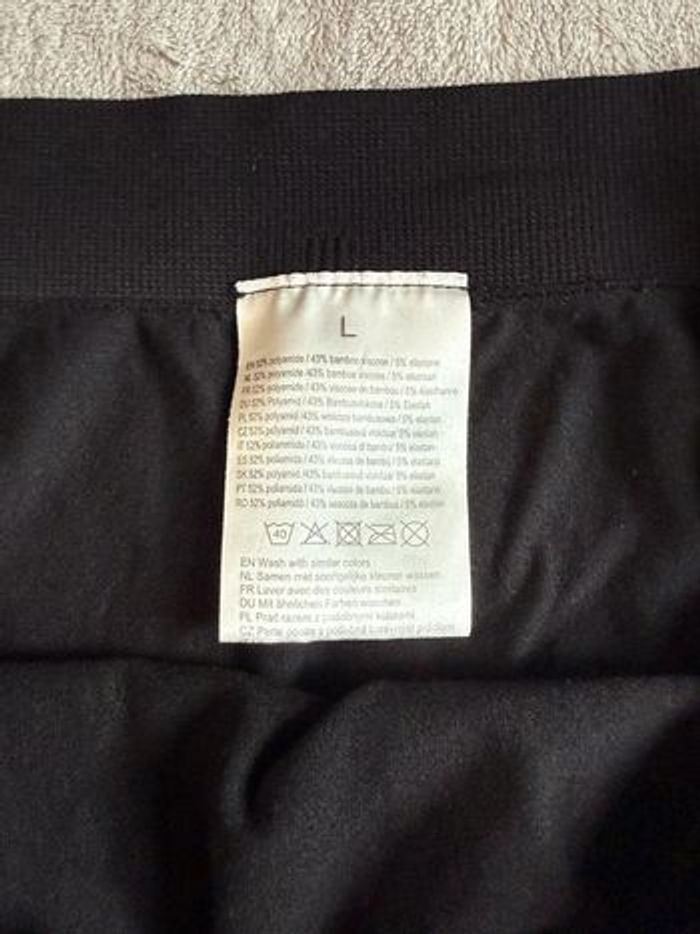 Short moulant taille L à mettre en dessous des robes - photo numéro 3