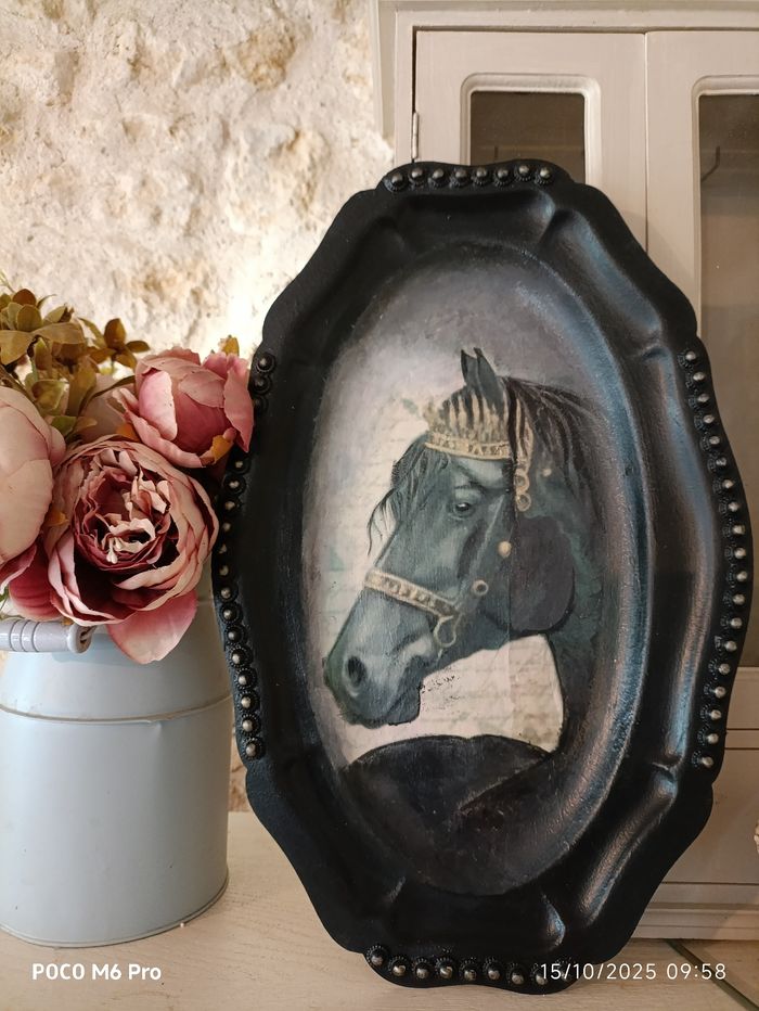 Cheval noir plateau décoratif