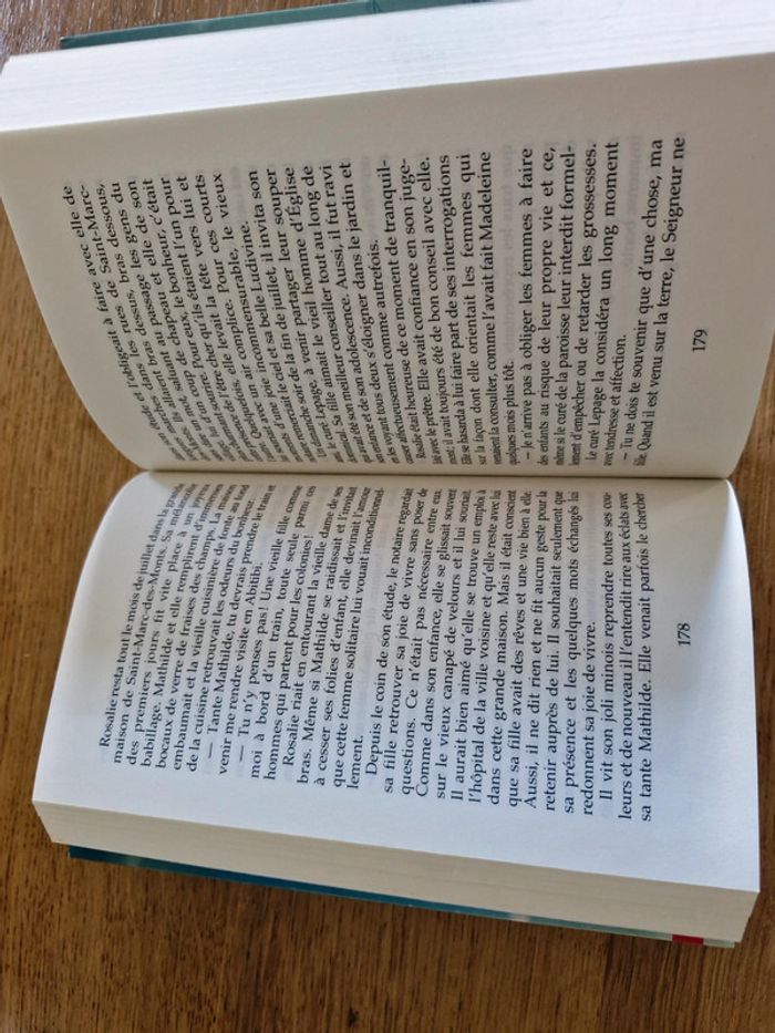 Livre. Sous le manteau du silence.  Claire  Bergeron - photo numéro 4