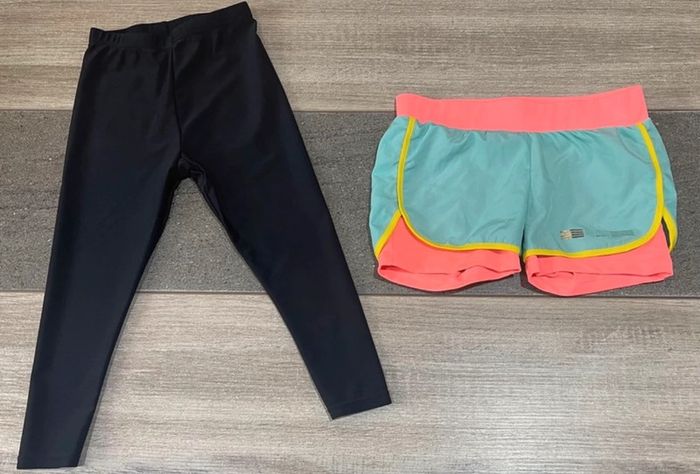 2 articles de sport 4 ans fille ( un legging + un short ) excellent état