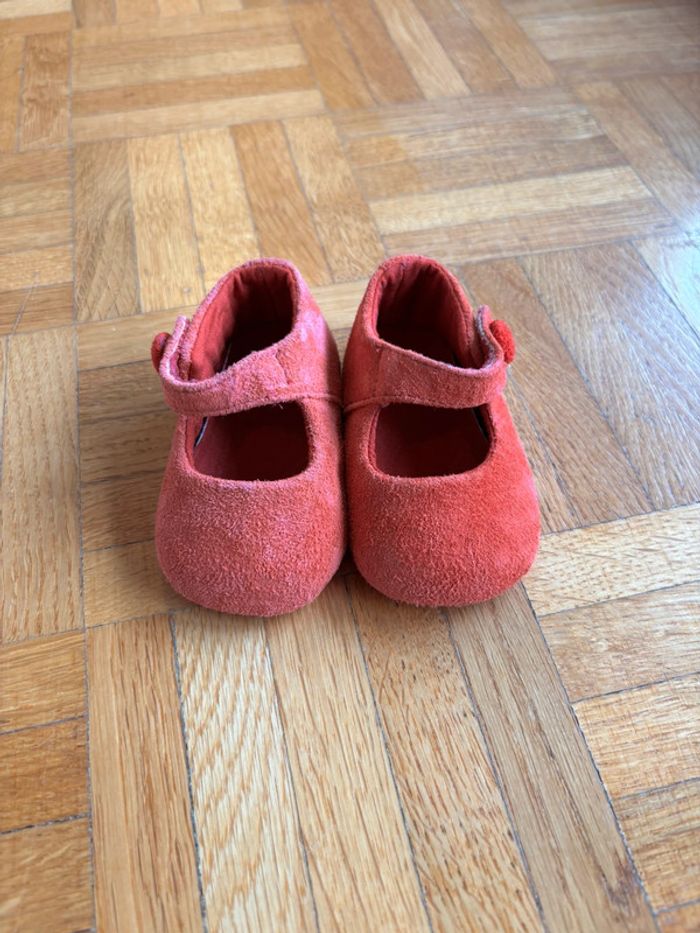 Chaussons / chaussures 16-18 neuves - photo numéro 2