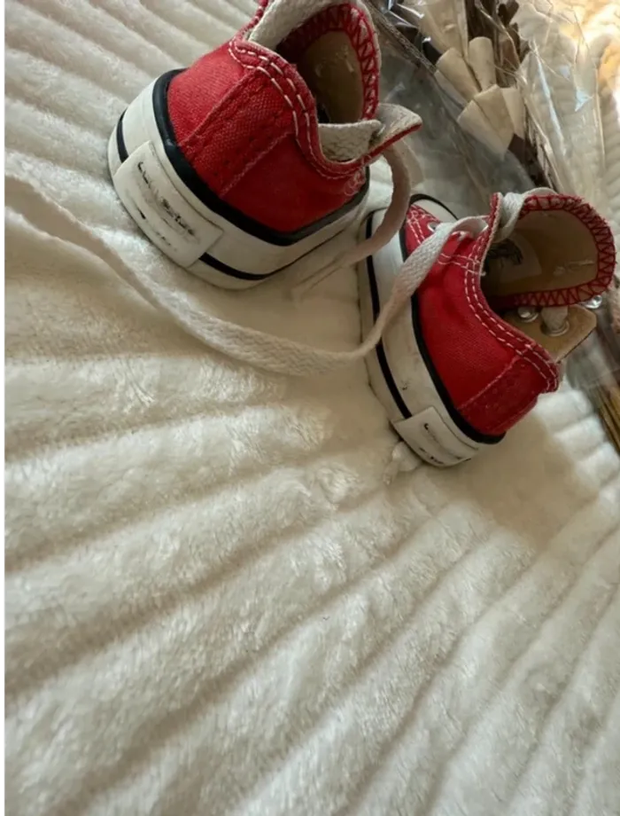 Baskets Converse bébé rouges taille 18 - photo numéro 4