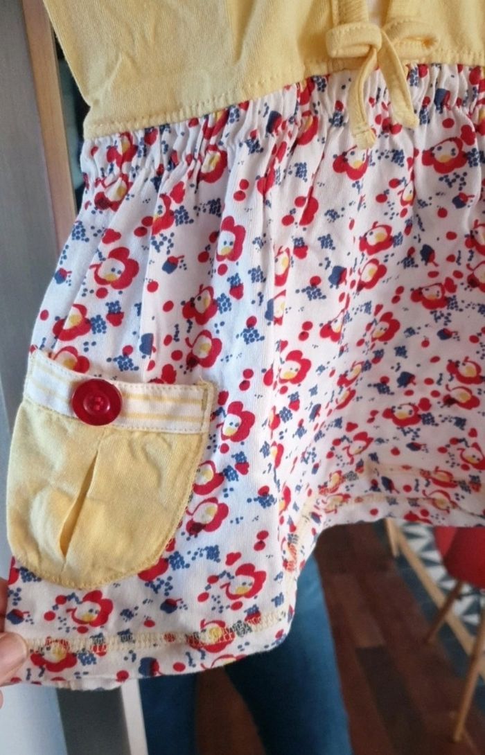 Tee shirt a capuche 5ans - photo numéro 3