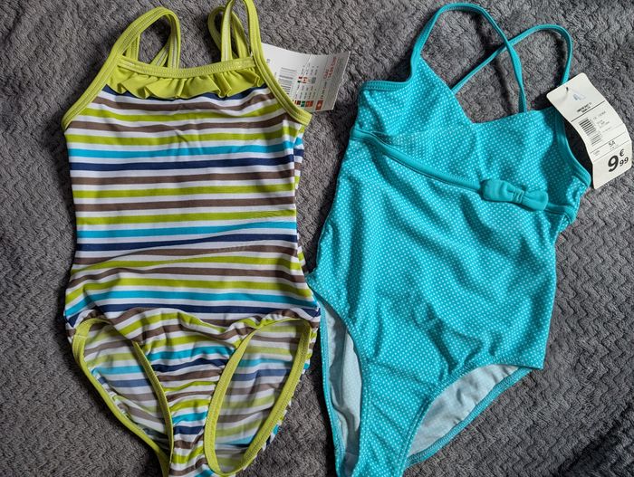 NEUF, lot de 2 maillots de bain, 5 ans