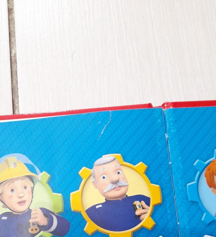 Livres Sam le pompier
1 livre en excellent état / autre avec quelques accros - photo numéro 4