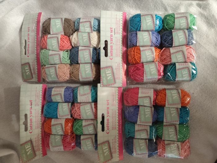 Lot 4  paquets de petites pelotes coton