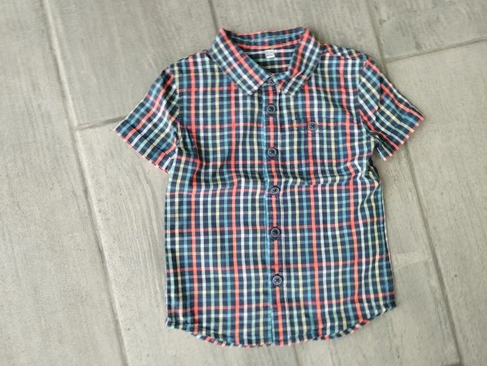 Lot n°333 Chemise manches courtes Marks & Spencer 18 mois - photo numéro 2