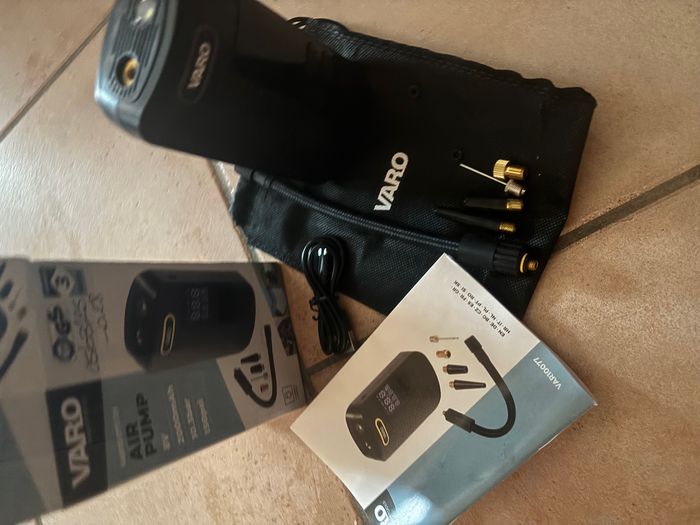 Pompe à air Varo 8 volts | 2 000 mAh